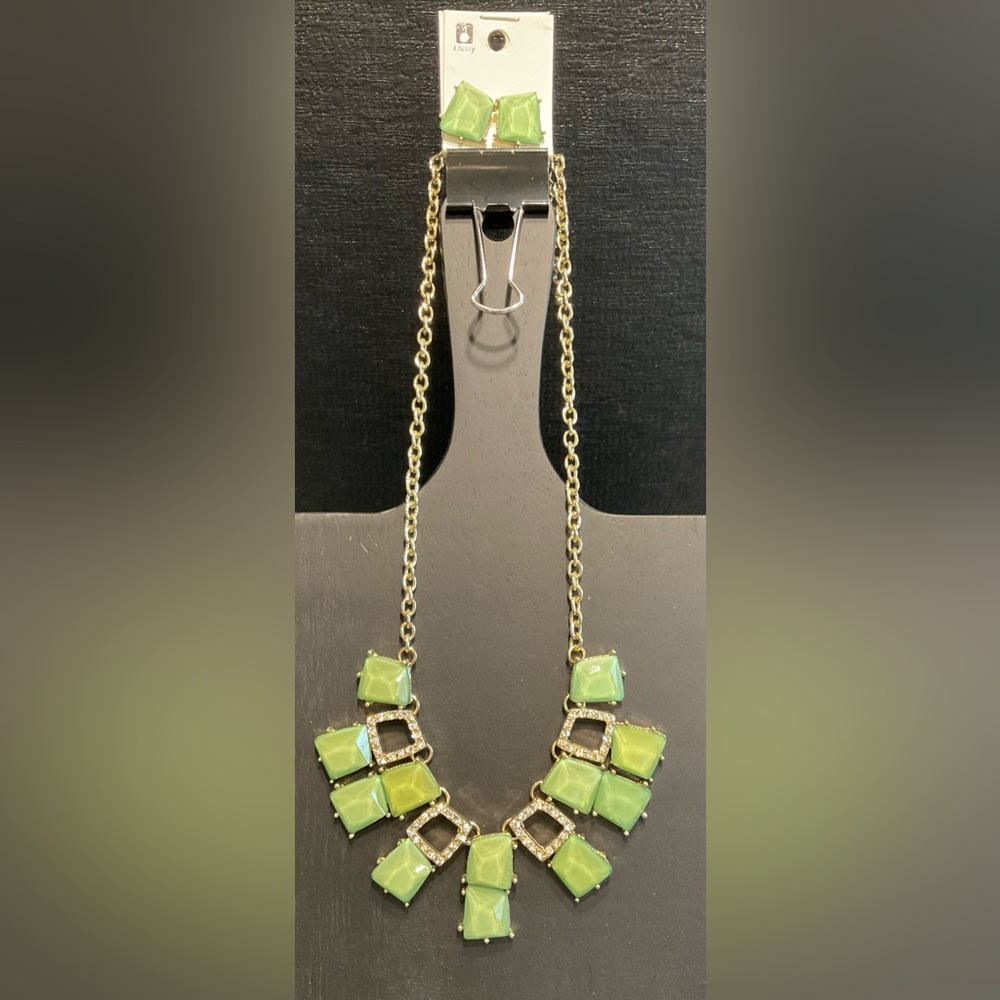 Cherry Brand NWT Green Gem & Gold Tone Chain Necklace & Earring Set #208